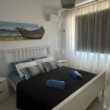 Thelma Court Apartment *